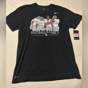 New Nike active men’s black shirt “football is family” Large